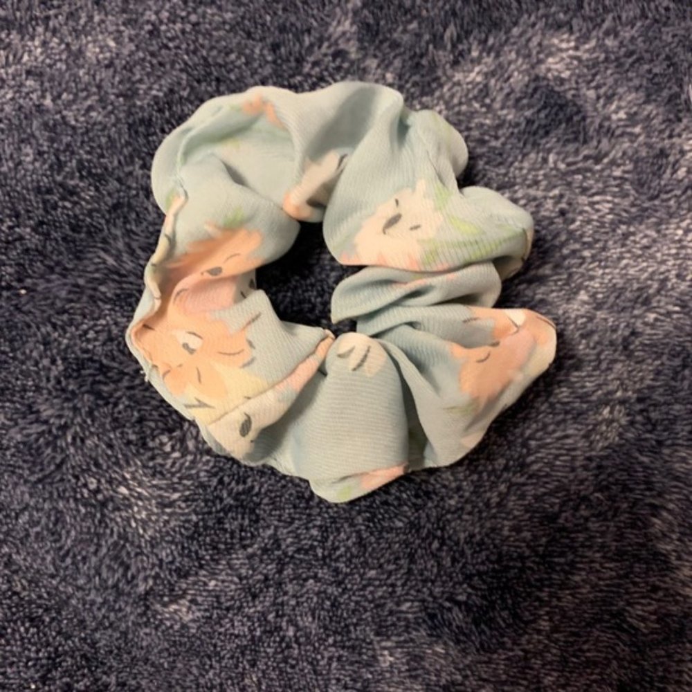 Scrunchie - Picture 2 of 4